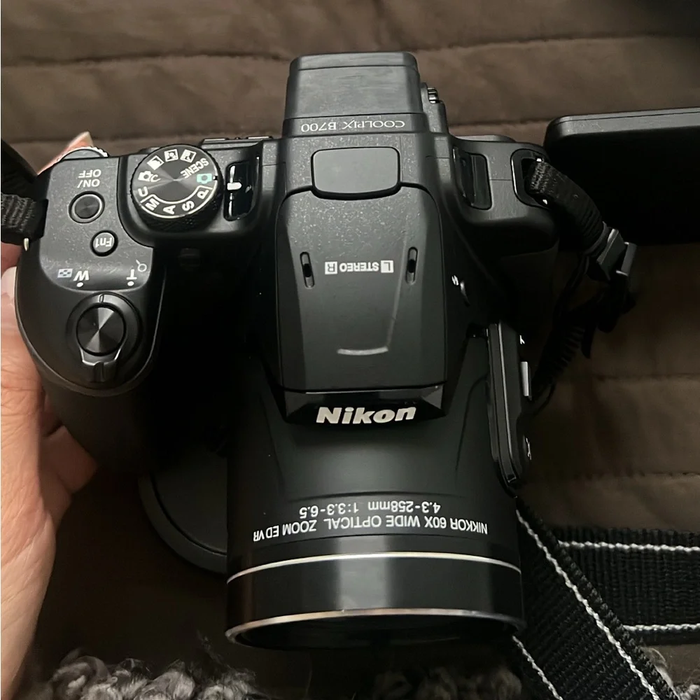 Nikon camera coolpix b700